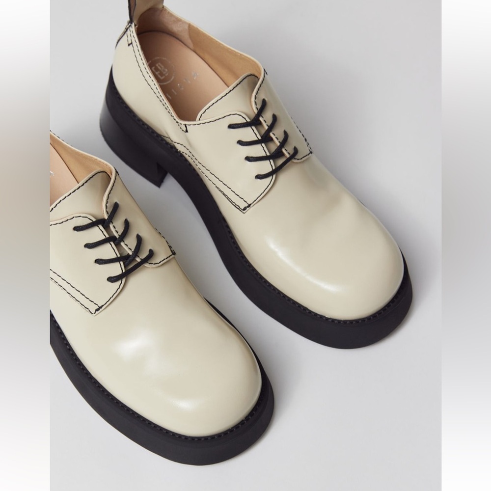 Off white Oxford shoes